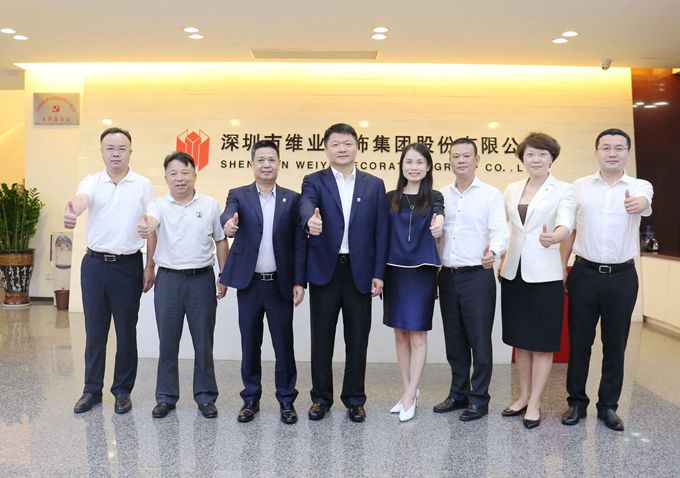 改选后的董事会成员合影_副本.jpg